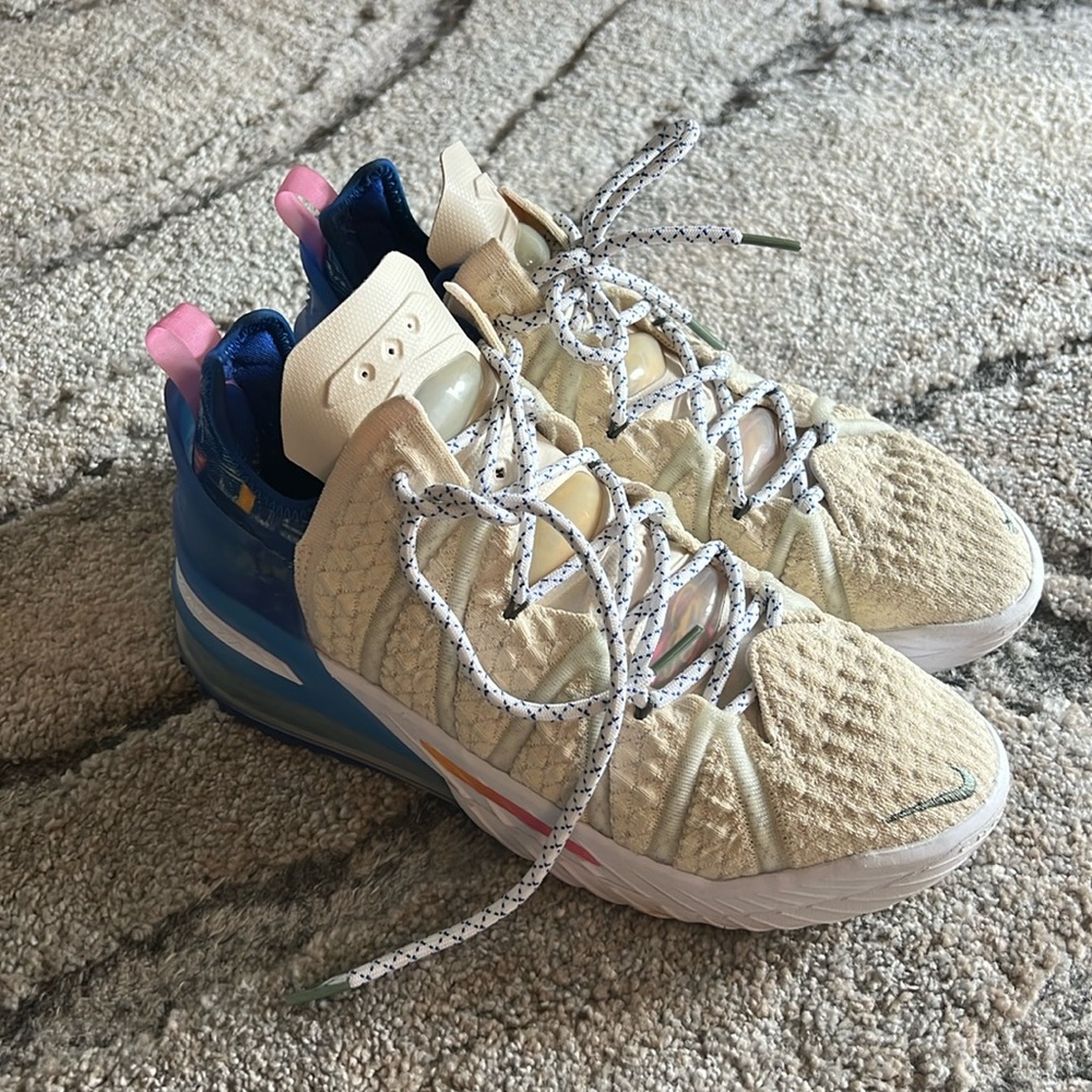 Nike - LeBron 18 - Los Angeles By Day - DB8148-200